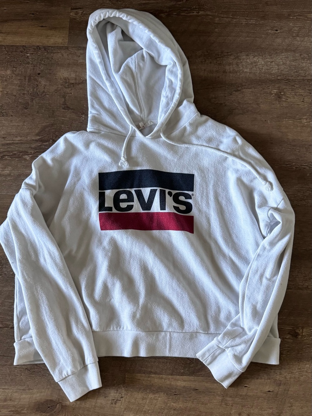 Levi’s white logo cropped fit hoodie size medium